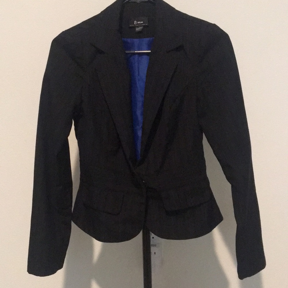 Dark blue and black woman blazer for interview